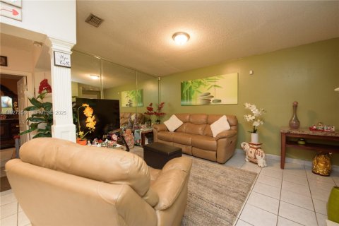 Villa ou maison à vendre à Miami, Floride: 3 chambres, 151.8 m2 № 1988414 - photo 11