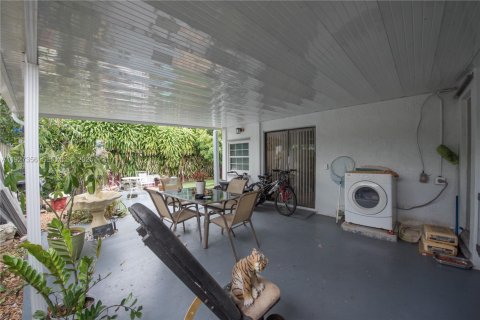 Villa ou maison à vendre à Miami, Floride: 3 chambres, 151.8 m2 № 1988414 - photo 30