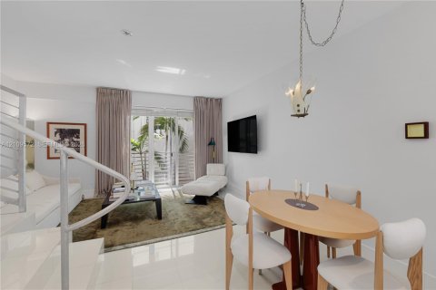 Copropriété à vendre à Miami Beach, Floride: 2 chambres, 104.61 m2 № 2430027 - photo 4