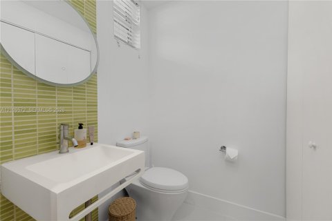 Copropriété à vendre à Miami Beach, Floride: 2 chambres, 104.61 m2 № 2430027 - photo 13