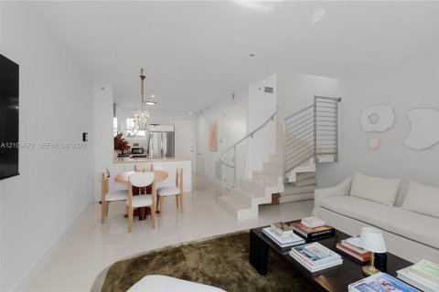 Copropriété à vendre à Miami Beach, Floride: 2 chambres, 104.61 m2 № 2430027 - photo 2