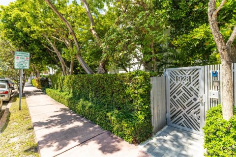 Copropriété à vendre à Miami Beach, Floride: 2 chambres, 104.61 m2 № 2430027 - photo 11