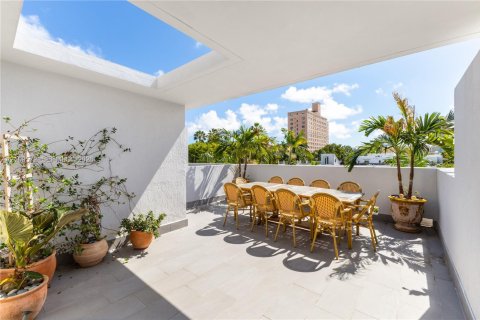 Copropriété à vendre à Miami Beach, Floride: 2 chambres, 104.61 m2 № 2430027 - photo 14