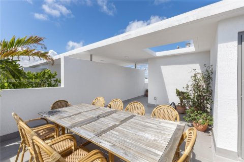 Copropriété à vendre à Miami Beach, Floride: 2 chambres, 104.61 m2 № 2430027 - photo 23