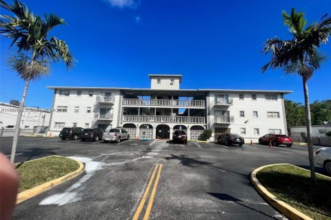 Apartamento en alquiler en North Miami Beach, Florida, 1 dormitorio, 65.59 m2 № 1943477 - foto 1