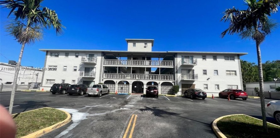 Apartamento en North Miami Beach, Florida 1 dormitorio, 65.59 m2 № 1943477