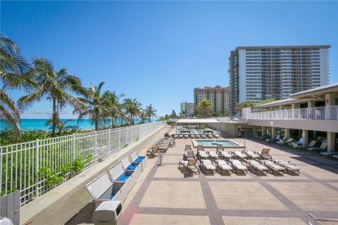 Copropriété à louer à Hallandale Beach, Floride: 1 chambre, 80.82 m2 № 1962923 - photo 22