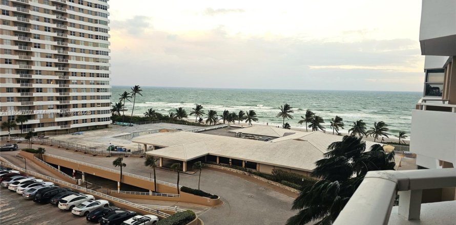 Condo à Hallandale Beach, Floride, 1 chambre  № 1962923