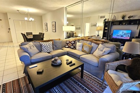 Copropriété à louer à Hallandale Beach, Floride: 1 chambre, 80.82 m2 № 1962923 - photo 11