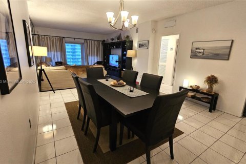 Copropriété à louer à Hallandale Beach, Floride: 1 chambre, 80.82 m2 № 1962923 - photo 8