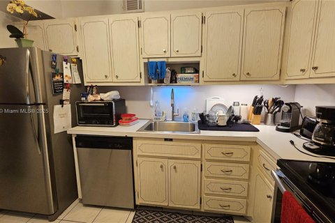 Copropriété à louer à Hallandale Beach, Floride: 1 chambre, 80.82 m2 № 1962923 - photo 3