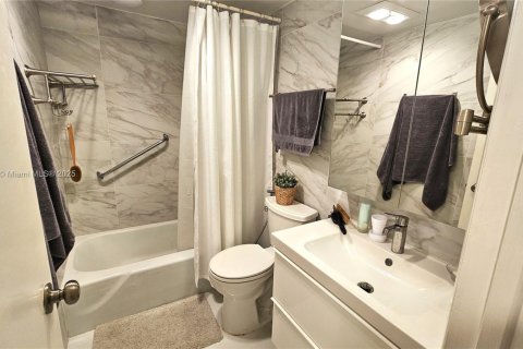 Copropriété à louer à Hallandale Beach, Floride: 1 chambre, 80.82 m2 № 1962923 - photo 14