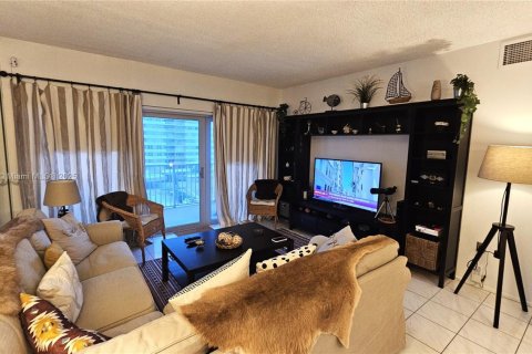 Copropriété à louer à Hallandale Beach, Floride: 1 chambre, 80.82 m2 № 1962923 - photo 10