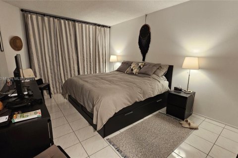 Copropriété à louer à Hallandale Beach, Floride: 1 chambre, 80.82 m2 № 1962923 - photo 15