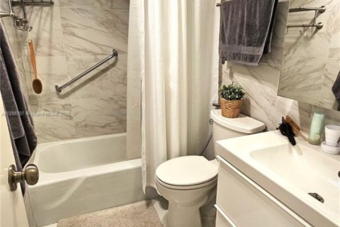 Copropriété à louer à Hallandale Beach, Floride: 1 chambre, 80.82 m2 № 1962923 - photo 13