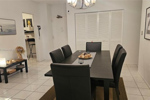 Copropriété à louer à Hallandale Beach, Floride: 1 chambre, 80.82 m2 № 1962923 - photo 12