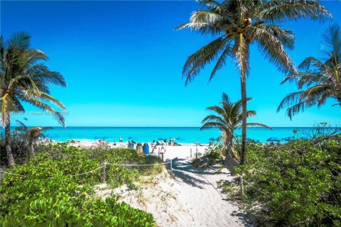 Copropriété à louer à Hallandale Beach, Floride: 1 chambre, 80.82 m2 № 1962923 - photo 25