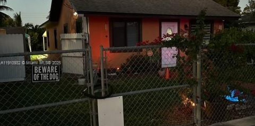 Villa ou maison à Florida City, Floride 3 chambres, 102.56 m2 № 1967047