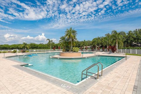 Townhouse in Bradenton, Florida 2 bedrooms, 107.02 sq.m. № 2277996 - photo 26
