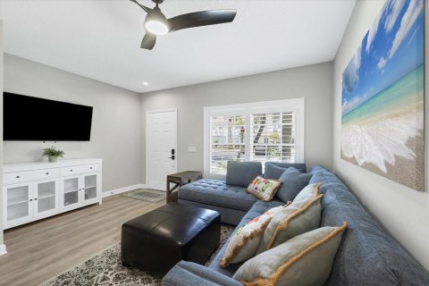 Townhouse in Bradenton, Florida 2 bedrooms, 107.02 sq.m. № 2277996 - photo 4