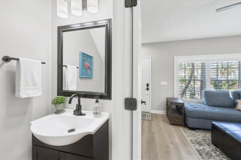 Townhouse in Bradenton, Florida 2 bedrooms, 107.02 sq.m. № 2277996 - photo 6