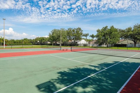 Townhouse in Bradenton, Florida 2 bedrooms, 107.02 sq.m. № 2277996 - photo 29