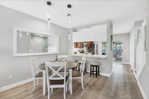 Townhouse in Bradenton, Florida 2 bedrooms, 107.02 sq.m. № 2277996 - photo 5