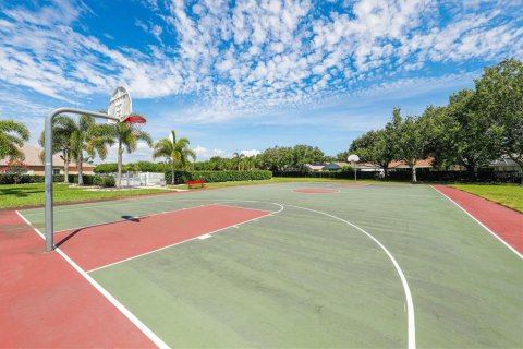 Townhouse in Bradenton, Florida 2 bedrooms, 107.02 sq.m. № 2277996 - photo 30