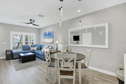 Townhouse in Bradenton, Florida 2 bedrooms, 107.02 sq.m. № 2277996 - photo 13