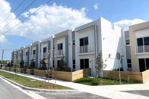 Adosado en alquiler en Homestead, Florida, 3 dormitorios, 147.16 m2 № 2262384 - foto 2