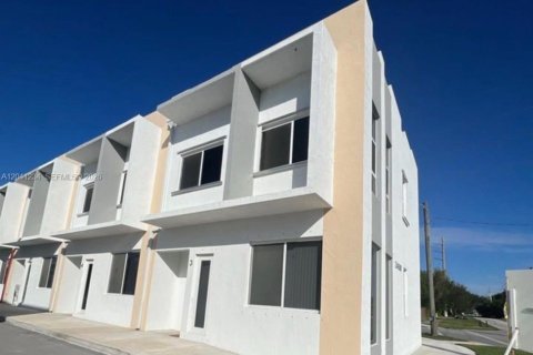 Adosado en alquiler en Homestead, Florida, 3 dormitorios, 147.16 m2 № 2262384 - foto 3