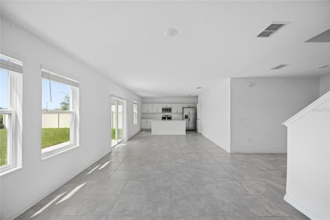 House in Eagle Lake, Florida 4 bedrooms, 198.81 sq.m. № 2394285 - photo 3