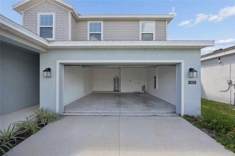 House in Eagle Lake, Florida 4 bedrooms, 198.81 sq.m. № 2394285 - photo 2