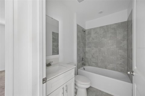 House in Eagle Lake, Florida 4 bedrooms, 198.81 sq.m. № 2394285 - photo 6