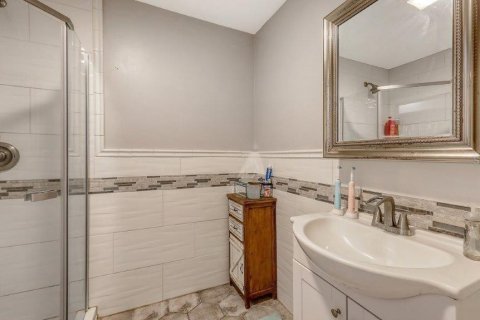 House in Sarasota, Florida 3 bedrooms, 146.6 sq.m. № 1894337 - photo 21