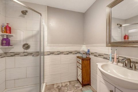 House in Sarasota, Florida 3 bedrooms, 146.6 sq.m. № 1894337 - photo 20