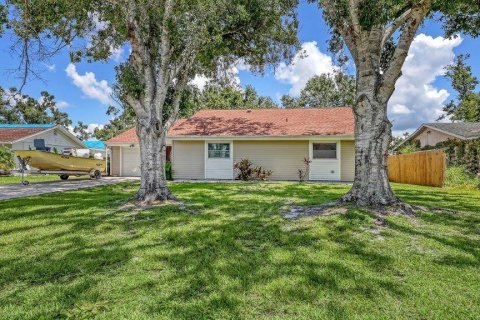 House in Sarasota, Florida 3 bedrooms, 146.6 sq.m. № 1894337 - photo 2