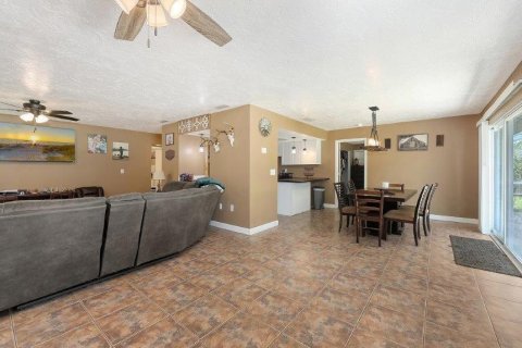 House in Sarasota, Florida 3 bedrooms, 146.6 sq.m. № 1894337 - photo 9