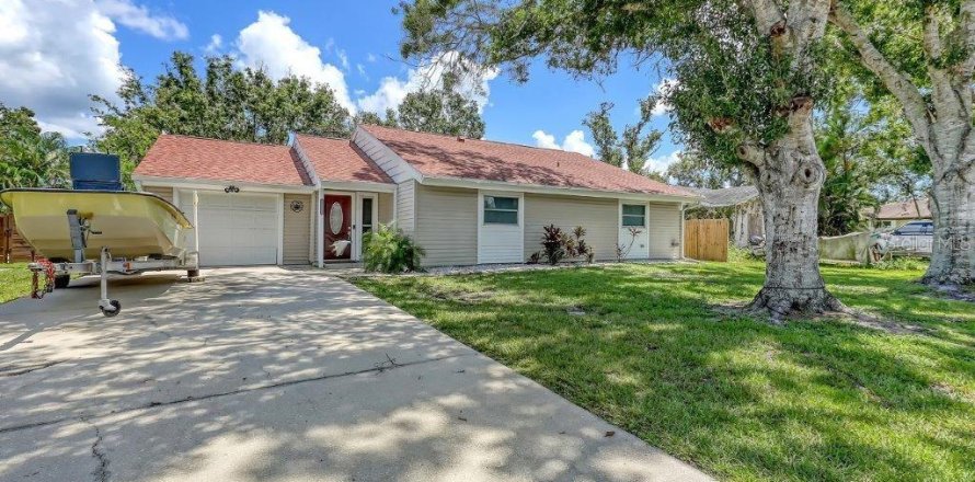 House in Sarasota, Florida 3 bedrooms, 146.6 sq.m. № 1894337