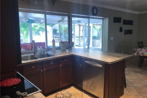 House in Bradenton, Florida 3 bedrooms, 142.51 sq.m. № 231537 - photo 11