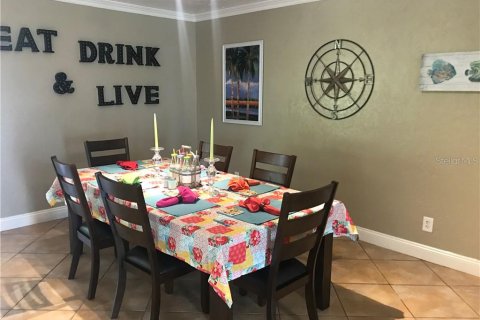 House in Bradenton, Florida 3 bedrooms, 142.51 sq.m. № 231537 - photo 5