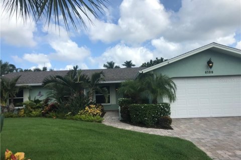 House in Bradenton, Florida 3 bedrooms, 142.51 sq.m. № 231537 - photo 2