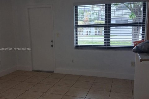 Condo in Miami, Florida, 1 bedroom  № 2065790 - photo 6