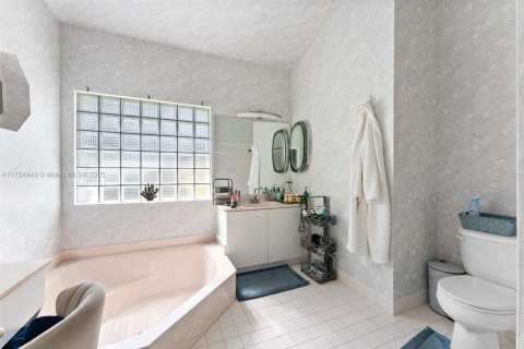 House in Pembroke Pines, Florida 5 bedrooms, 262.54 sq.m. № 1894226 - photo 21