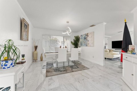 House in Pembroke Pines, Florida 5 bedrooms, 262.54 sq.m. № 1894226 - photo 23