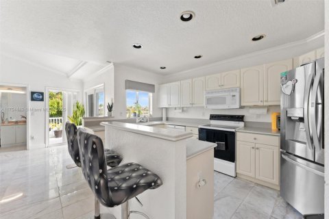 House in Pembroke Pines, Florida 5 bedrooms, 262.54 sq.m. № 1894226 - photo 8