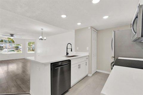 Condo in Kissimmee, Florida, 3 bedrooms  № 1807260 - photo 11