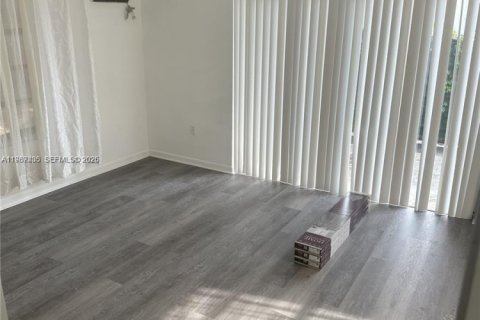 Casa en alquiler en Miami, Florida, 4 dormitorios, 139.35 m2 № 2047774 - foto 10