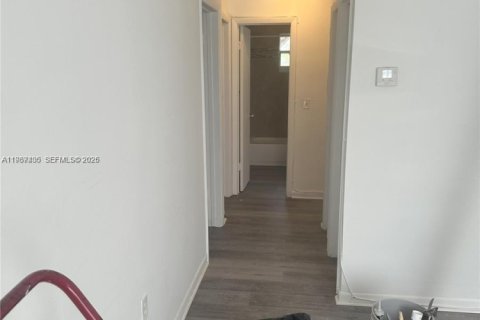 Casa en alquiler en Miami, Florida, 4 dormitorios, 139.35 m2 № 2047774 - foto 6