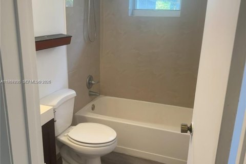 Casa en alquiler en Miami, Florida, 4 dormitorios, 139.35 m2 № 2047774 - foto 14